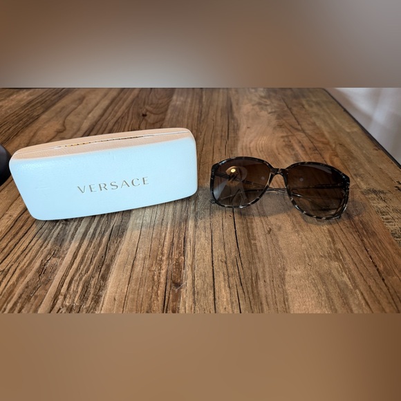 Versace VE4220 Sunglasses – Grey Tortoise Frame / Brown Gradient Lenses w/ Case - Picture 2 of 8
